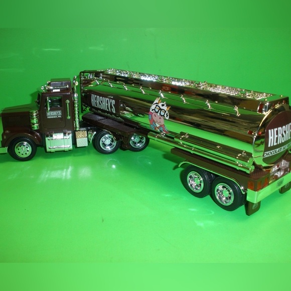 Hershey's Collectible Truck Model chocolate milk,3rd in a series,limited edition - Picture 5 of 5